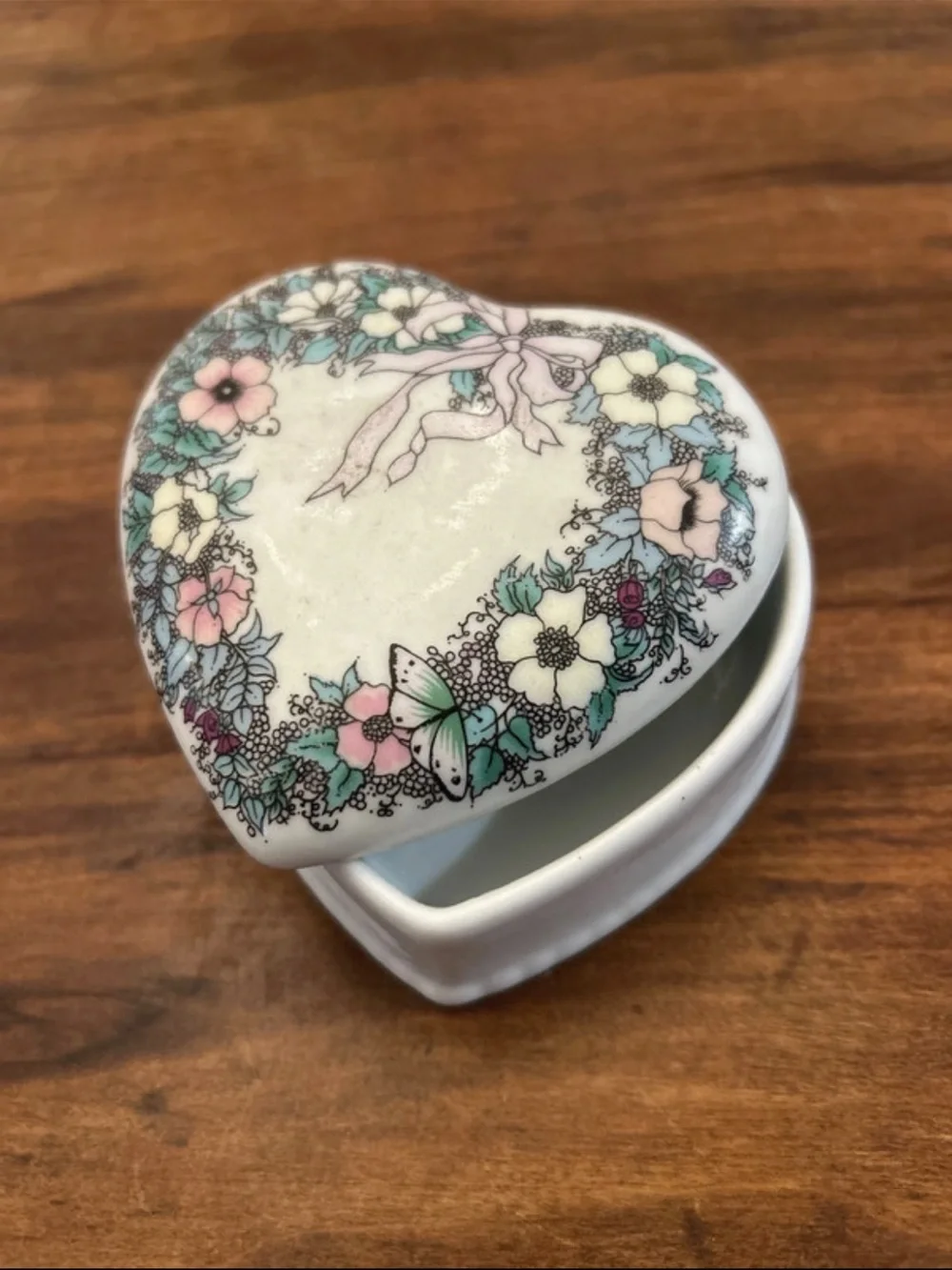 Heart-Shaped Floral Trinket Box - Pastel Ribbon Design